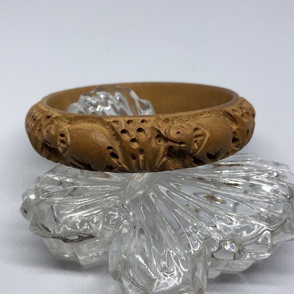 VINTAGE handmade hand carved elephant wooden bangle bracelet boho style - Picture 1 of 4